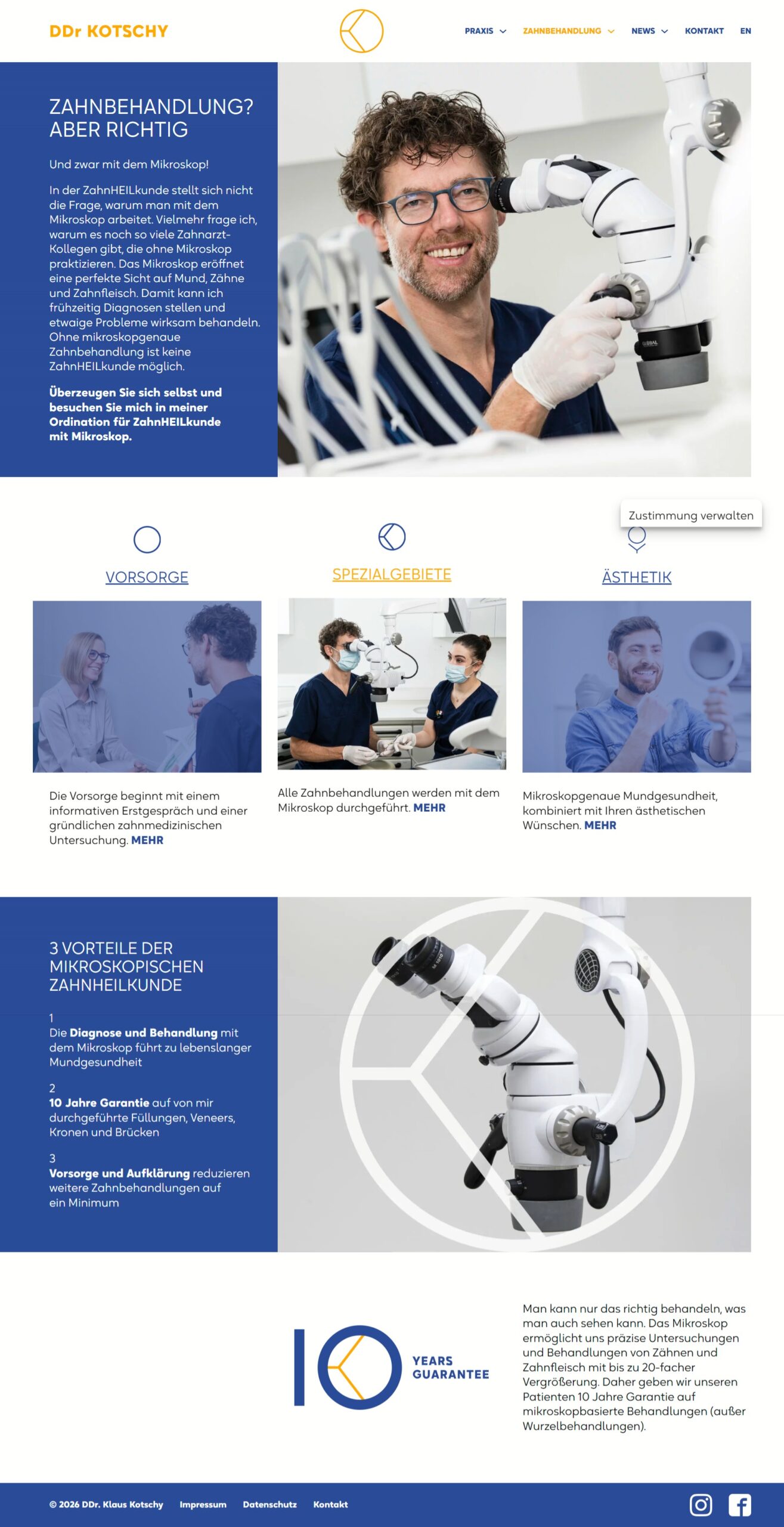 Kaffeetasse auf Holztisch mit Spiegelung